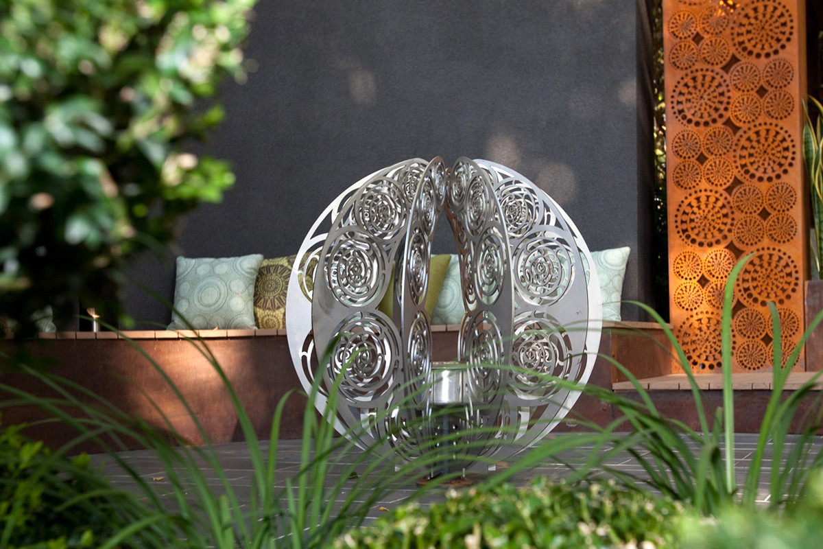 what to look for in quality metal garden art